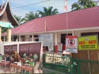 Di Tengah Renovasi, Semangat Belajar Siswa SDN 18 Tebing Tinggi Tak Surut