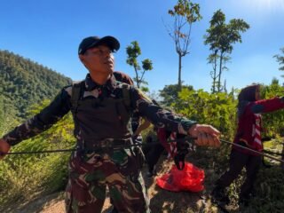 TNI Dukung Pendidikan Karakter, Koramil 0806-10/Pule Dampingi Mountaineering MOGD SMAN 1 Pule