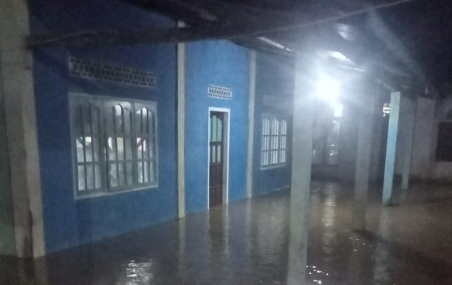 Rumah warga terendam banjir di Nagari Lakitan Tengah, Kecamatan Lengayang, Kabupaten Pesisir Selatan.