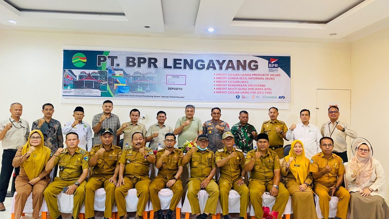 Direktur Utama PT BPR Lengayang bersama anggota DPRD dan Forkopimca Lengayang usai pertemuan sinergi pembangunan daerah.