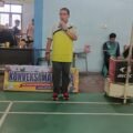 Turnamen Bulutangkis PBSI Cup 2026 Bendahara KONI Kota Padang Zulhardi Z Latief memberikan sambutan saat pembukaan PBSI Cup 2026