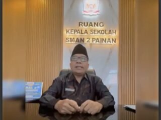 Polemik Ijazah SMAN 2 Painan Kepala SMAN 2 Painan memberikan keterangan terkait polemik pengambilan ijazah di sekolah.