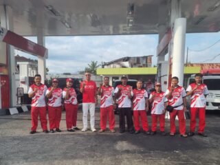 Tim SPBU 14.251.522 mengenakan pakaian merah putih dalam rangka HUT ke-81 RI 2026