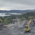 Tambang Andesit Padang Pessel Aktivitas tambang batu andesit di kawasan perbatasan Padang dan Pesisir Selatan