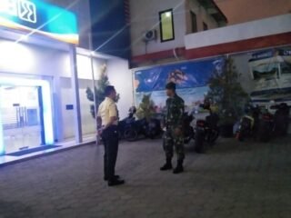 Patroli Malam Koramil 02 Selogiri Perkuat Keamanan Obyek Vital