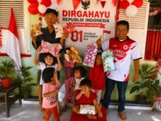 Perayaan HUT ke-81 RI bersama anak-anak di Jalan Watas Pisang Kota Padang