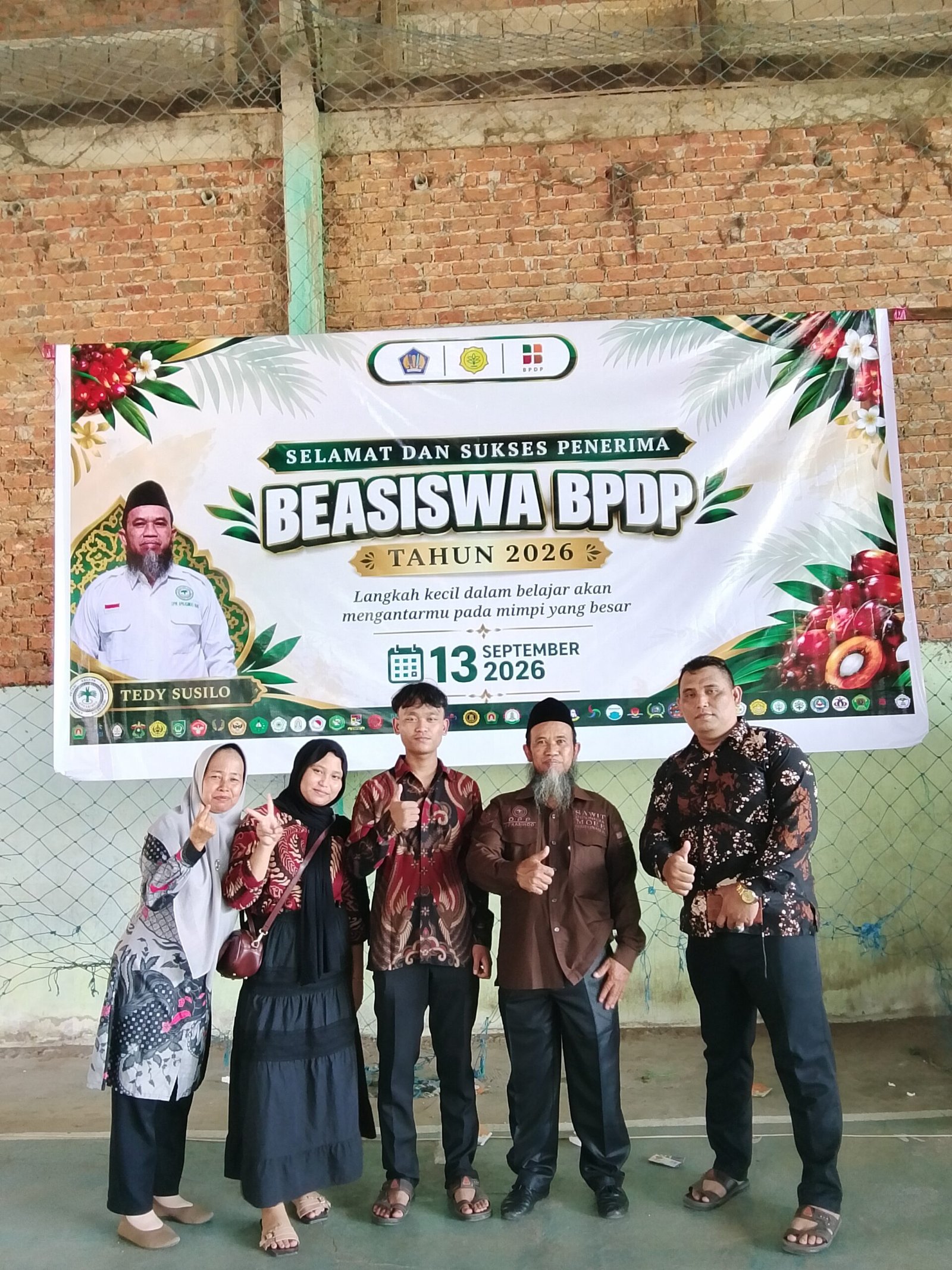 Syukuran penerima Beasiswa BPDP SDM Sawit 2026 di Tembilahan Riau