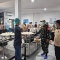 Pastikan Kebersihan Makanan, Babinsa Danukusuman Cek Langsung Dapur SPPG