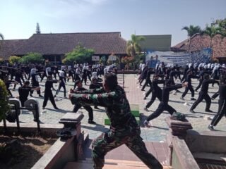 Membangun Ketrampilan Dan Semangat Patriotisme, Siswa SMK N 1 Bulukerto Dilatih TNI