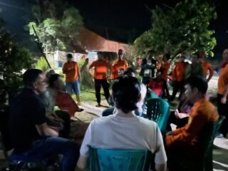 Peti Di Belakang Kantor