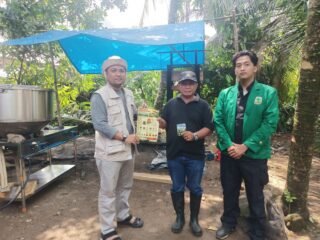 Unand Serahkan Alat Kempas