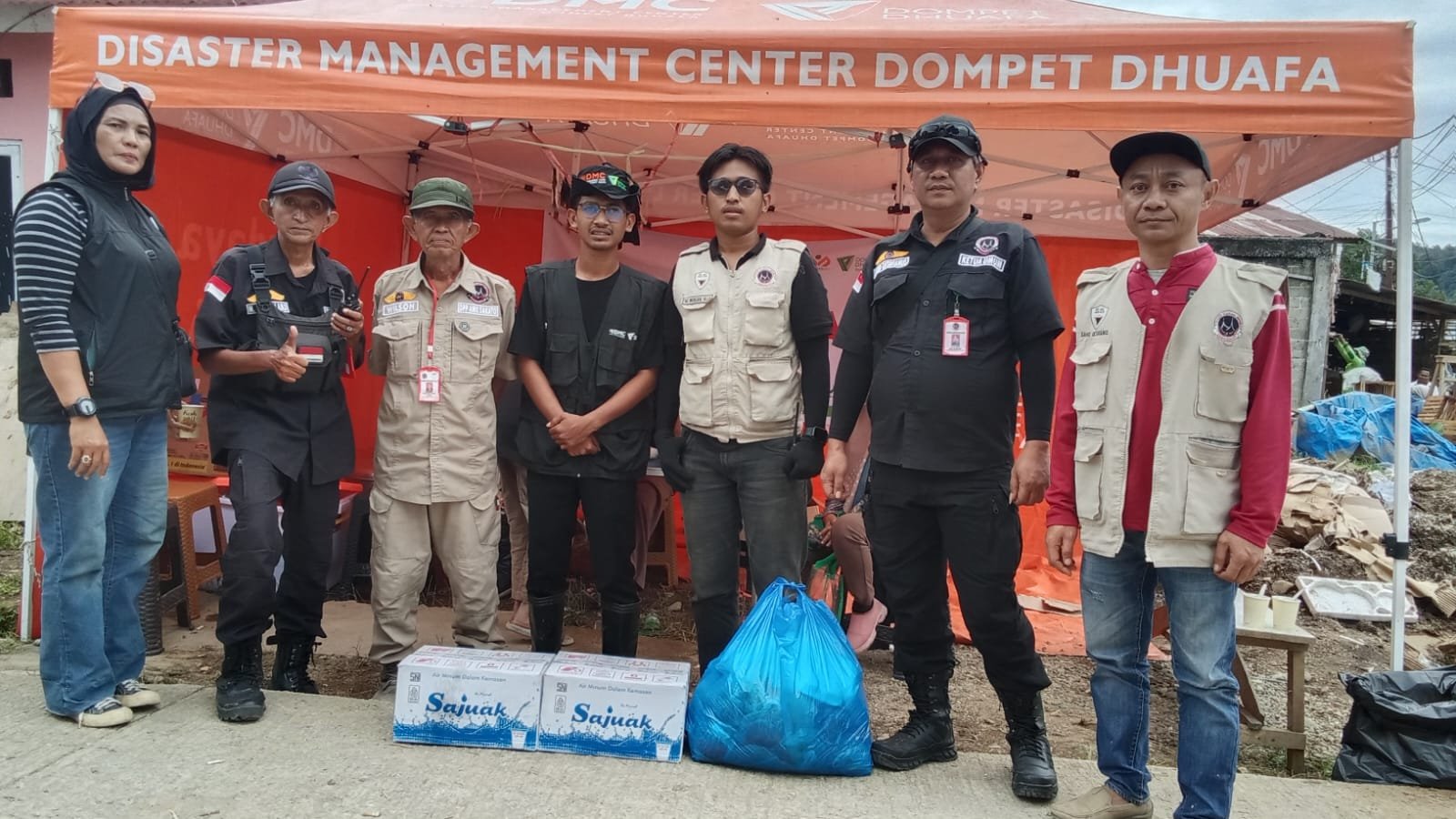 URC AMK Sakato salurkan 500 nasi bungkus kepada masyarakat terdampak musibah
