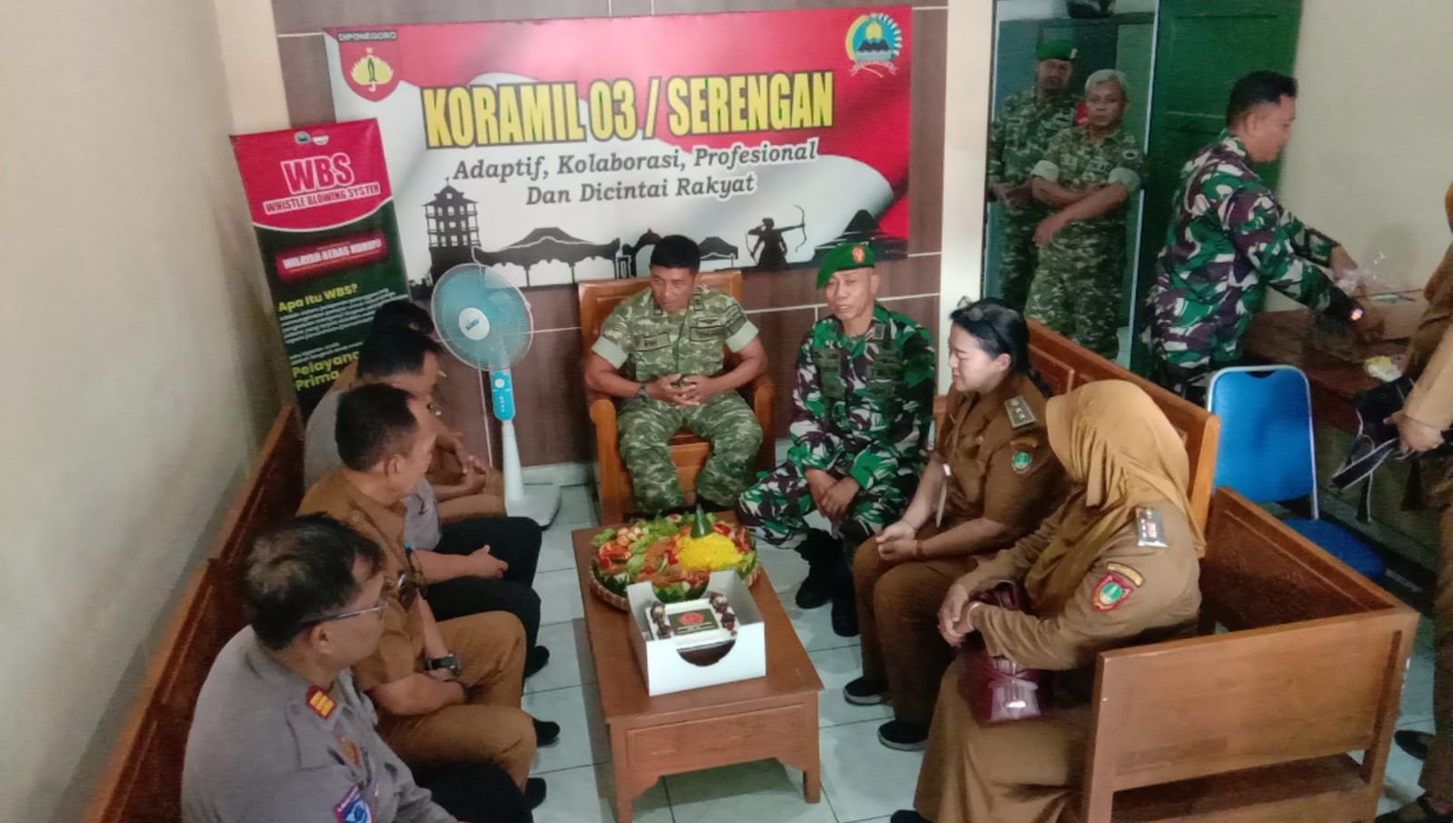Sinergi Untuk Negeri, Kapolsek & Camat Serengan Beri Ucapan HUT TNI ke-81 ke Koramil 03/Serengan.