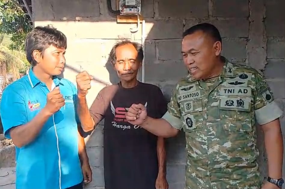 Koramil 11/Manyaran Berikan Bantuan Pemasangan Listrik