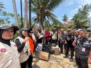 AMK Sakato, Tim URC, dan KSB Lubuk Minturun Salurkan Bantuan kepada Korban Banjir di Lumin Park
